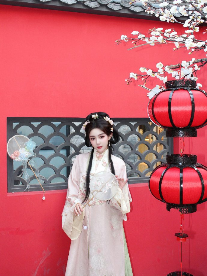 药屋少女的呢喃 封面